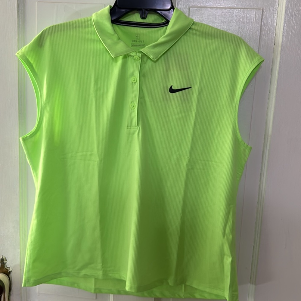 NIke Dry sleeveless Standard Fit tank
